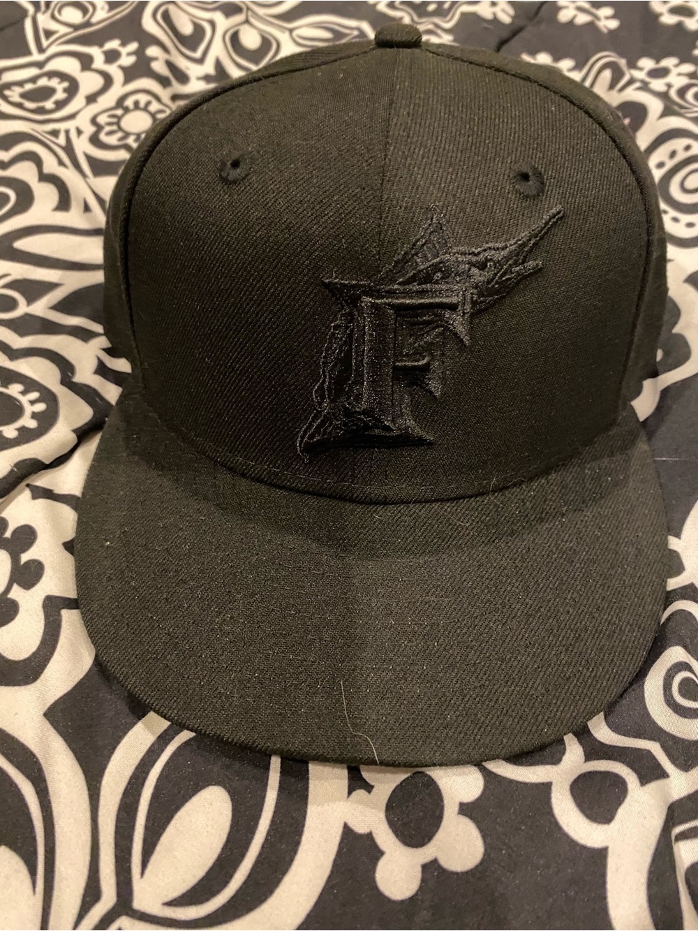 Florida Marlins all black new era fitted hat - size 7 1/4